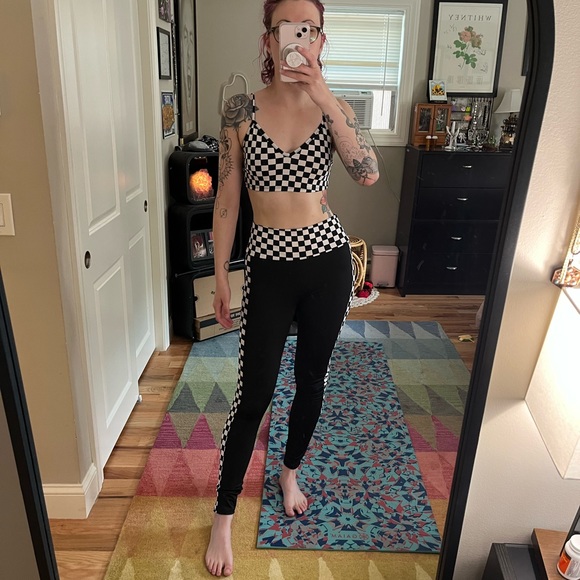 Cute matching checkered suit! 🔲🔳🔲🔳 - Picture 1 of 4